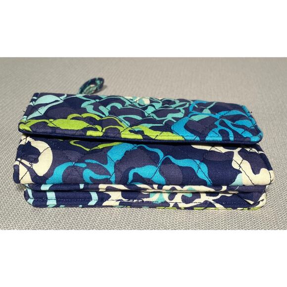 Vera Bradley Wristlet Wallet Katalina Blues Floral Navy Blue Green 6 X 4 Snap - Picture 1 of 7